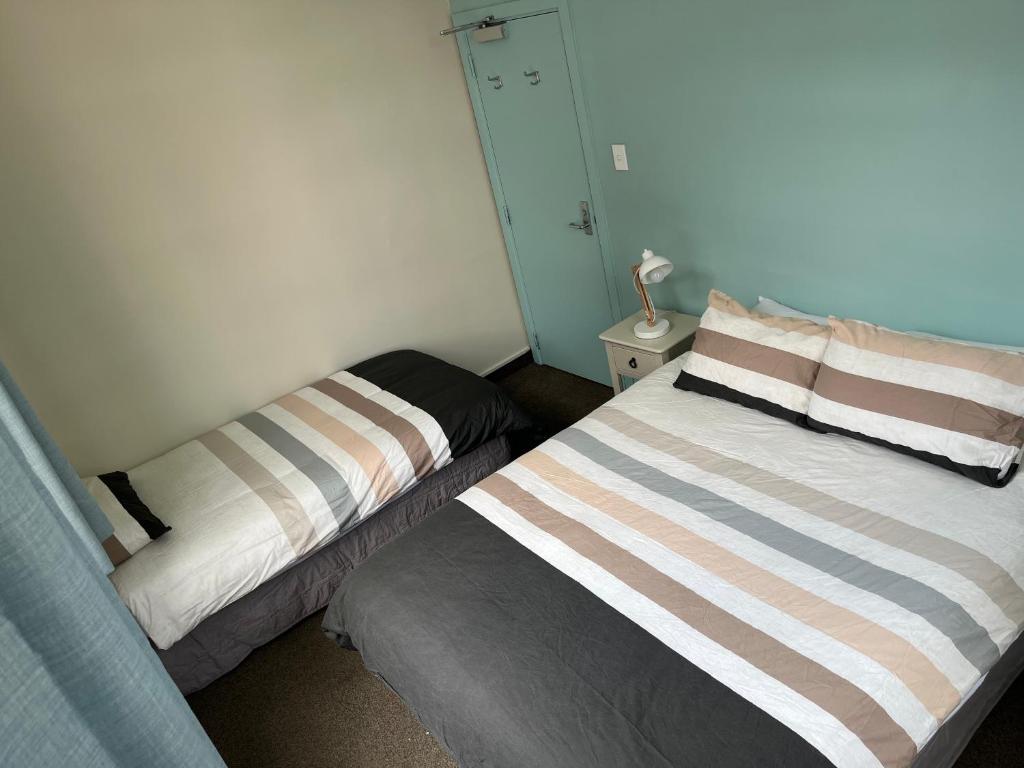 Postel nebo postele na pokoji v ubytování UpTown Backpackers