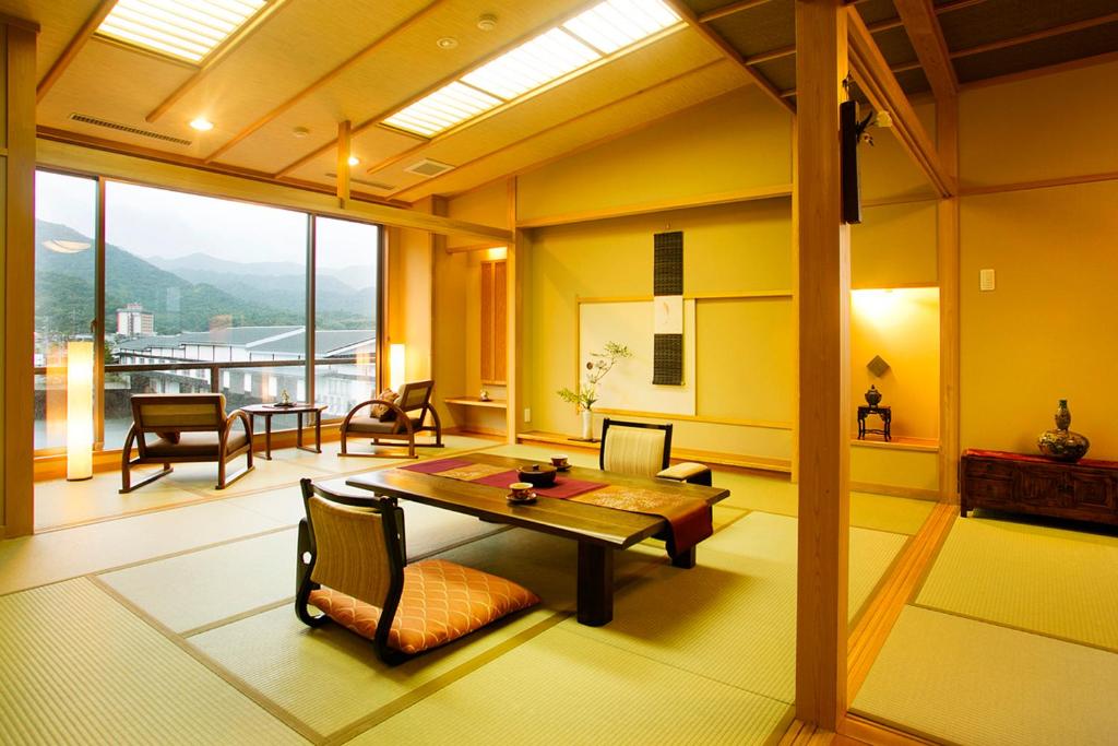 Posezení v ubytování 夕景の宿　海のゆりかご　萩小町