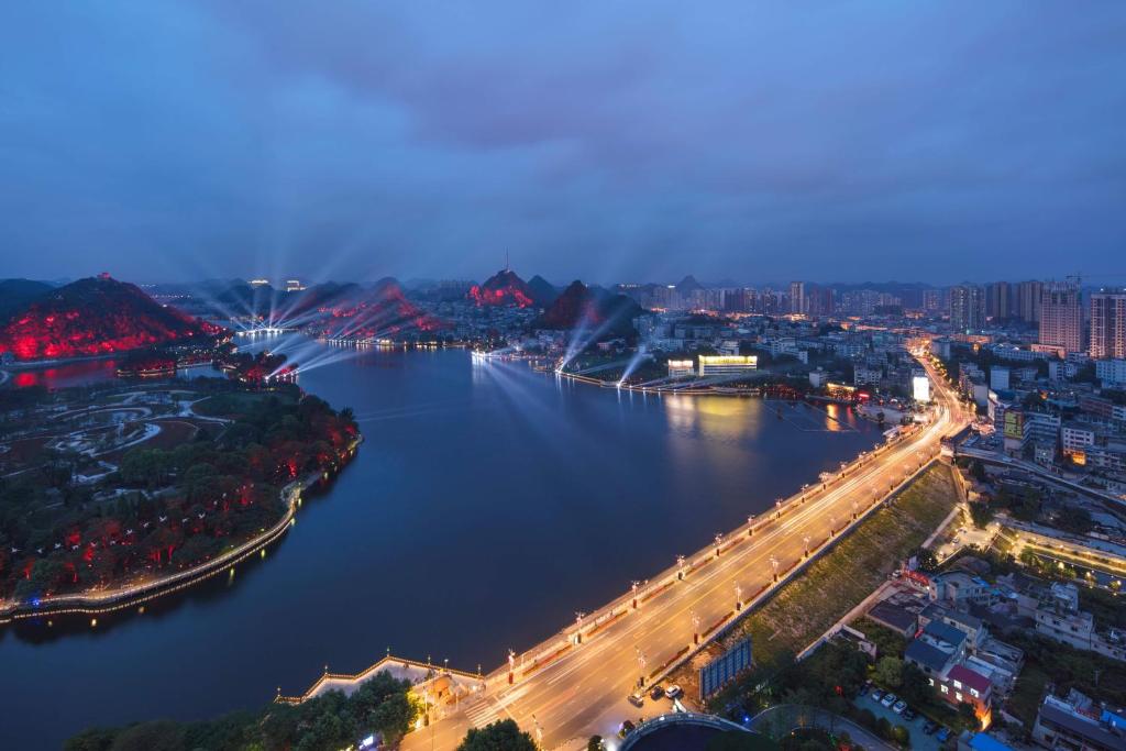 DoubleTree by Hilton Hotel Anshun - King Guest Rala Con Vista Al Lago