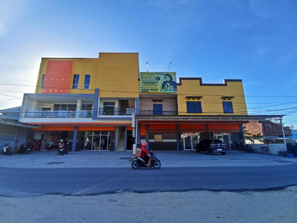 Gedung tempat hotel berlokasi