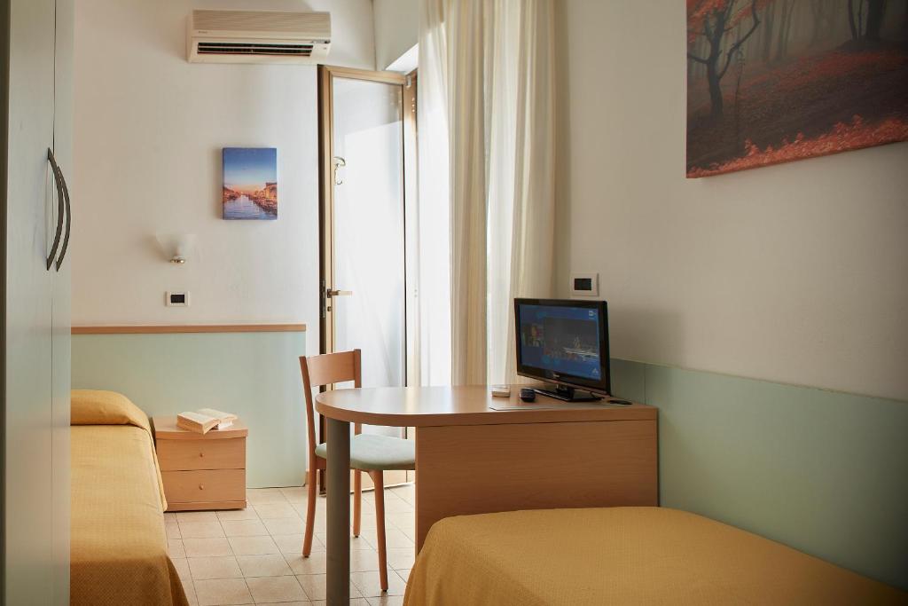 TV a/nebo společenská místnost v ubytování Hotel Pelikan