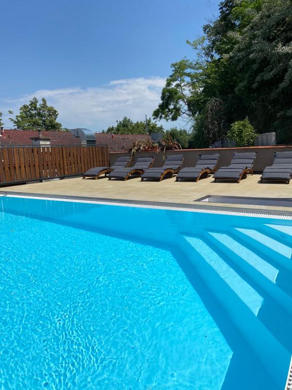 Bazén v ubytování Rodinný wellness hotel U Langrů nebo v jeho okolí