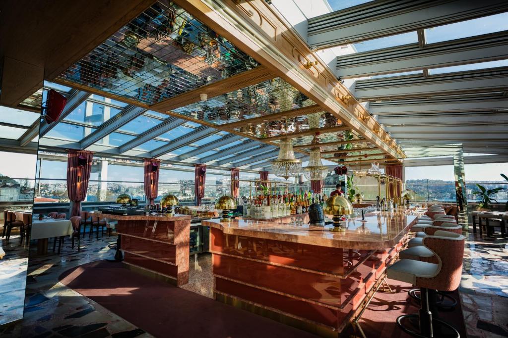 Restaurace v ubytování Crowne Plaza Istanbul - Ortakoy Bosphorus by IHG