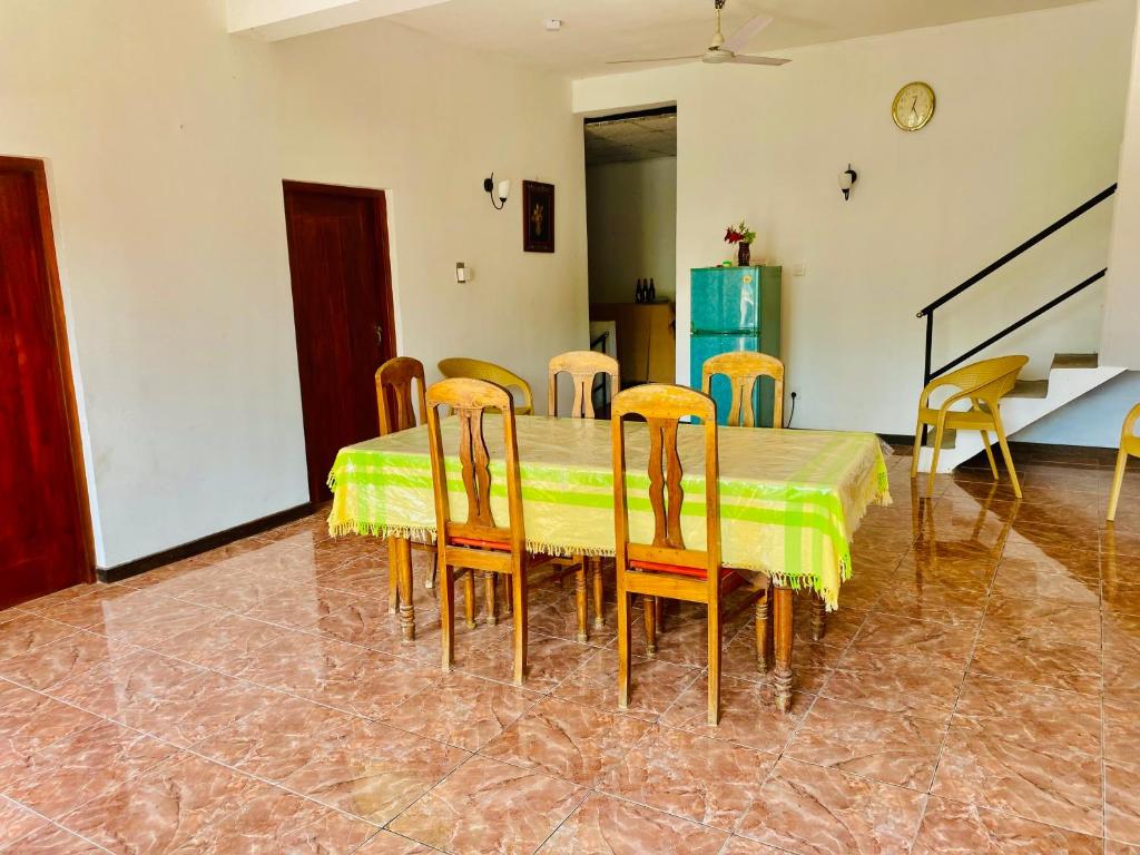 Kuchyň nebo kuchyňský kout v ubytování Hamba Hostel for Safari