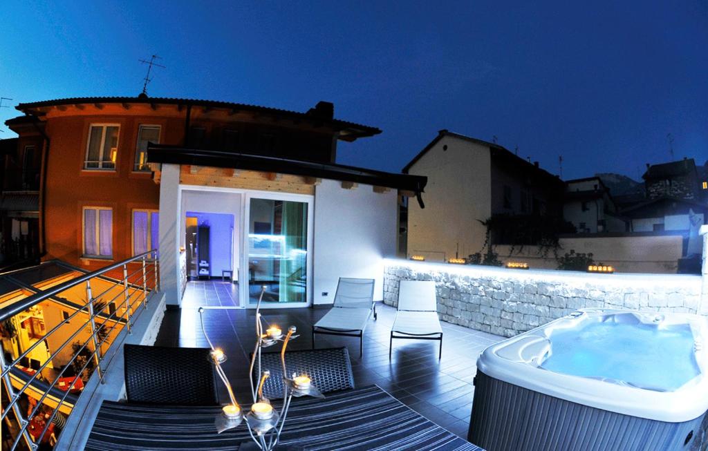 Bazén v ubytování Albergo Alla Torre nebo v jeho okolí