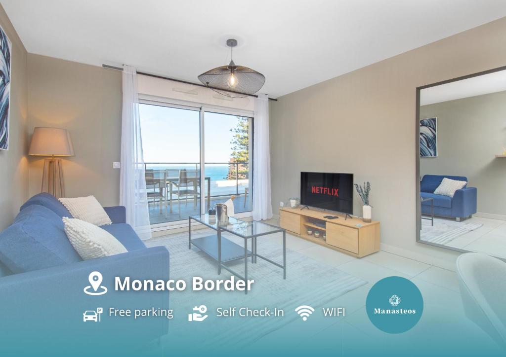 een woonkamer met een blauwe bank en een tv bij Luxury apartment - Sea view - Private parking - BP in Beausoleil