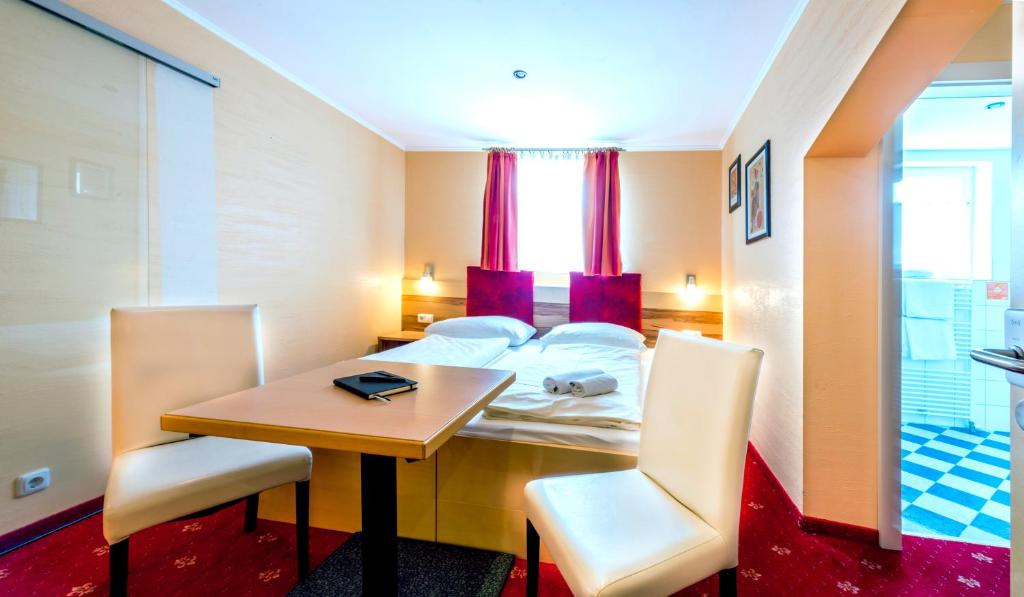 Posteľ alebo postele v izbe v ubytovaní Panorama Hotel Traunstein