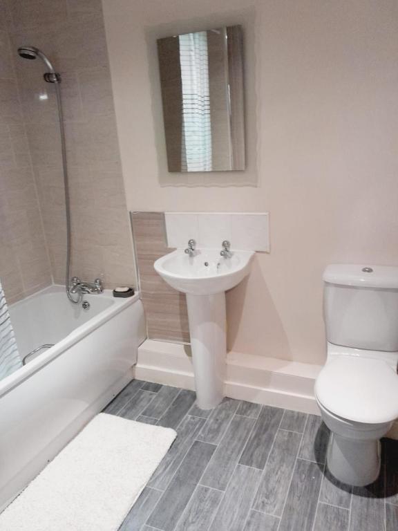 Koupelna v ubytování Modern 2 Bed, 2 Bath Apartment Near Etihad Stadium and Coop Live