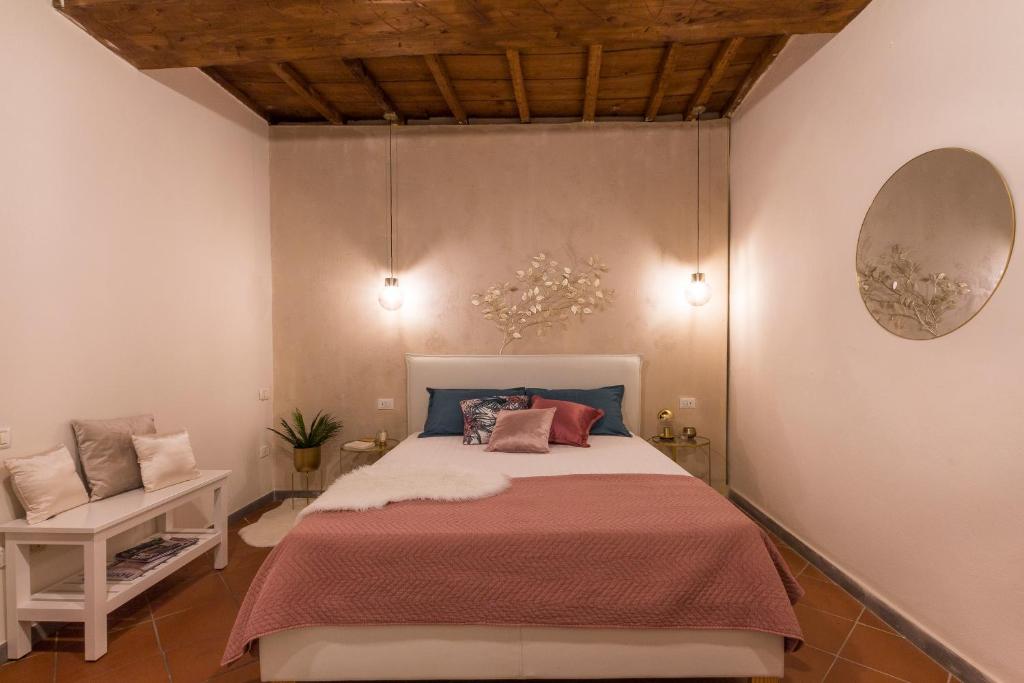 Łóżko lub łóżka w pokoju w obiekcie Montebello New Apartment