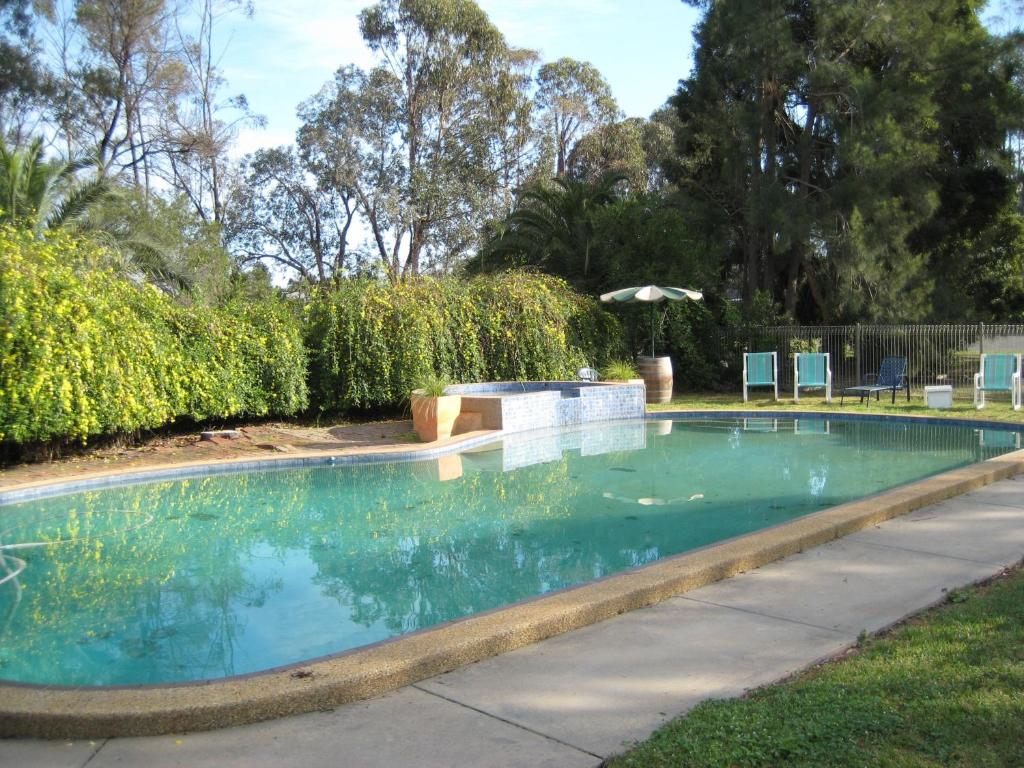 The swimming pool at or close to Greenacres Motel