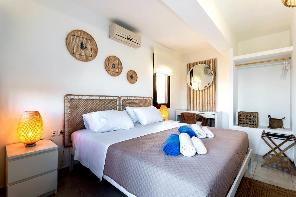 Łóżko lub łóżka w pokoju w obiekcie Memi Beach front Villa