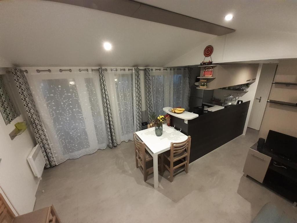 Kuchyň nebo kuchyňský kout v ubytování mobile home for you Les Rives de Condrieu