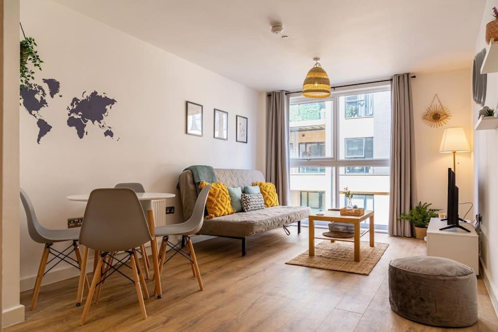 Posezení v ubytování Natural Light City Center Pad
