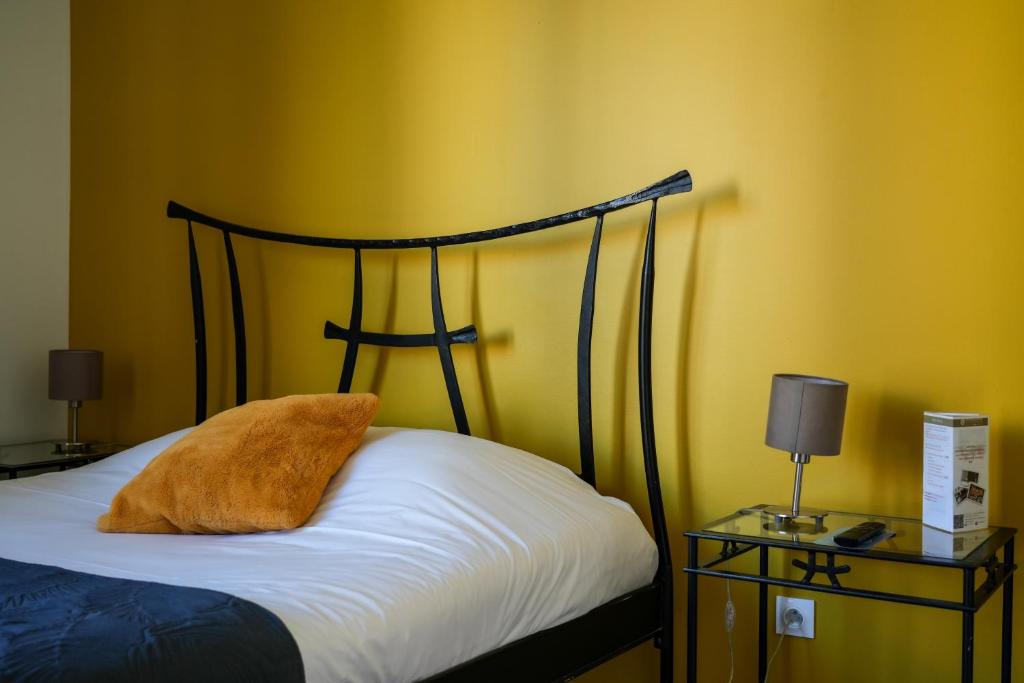 Postel nebo postele na pokoji v ubytování Celenya Hôtel