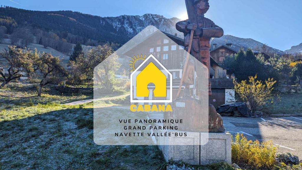 una señal frente a un edificio con una montaña en el fondo en Cabana & Les Débuts du Ski, en Les Avanchers
