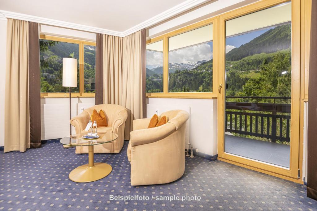 Nespecifikovaný výhled na hory nebo výhled na hory při pohledu z hotelu