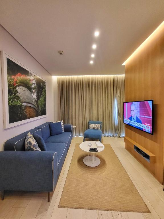 TV a/nebo společenská místnost v ubytování Monot Suites