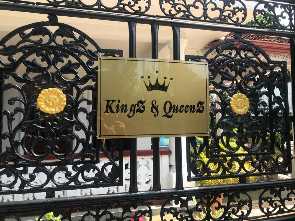 Certifikát, hodnocení, plakát nebo jiný dokument vystavený v ubytování Kingz and Queenz - Negombo