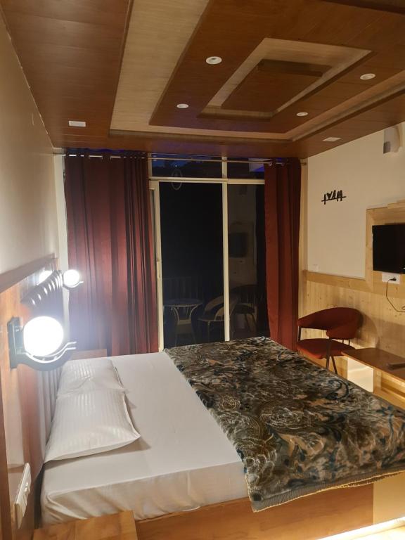 Postel nebo postele na pokoji v ubytování Aagaman Woods