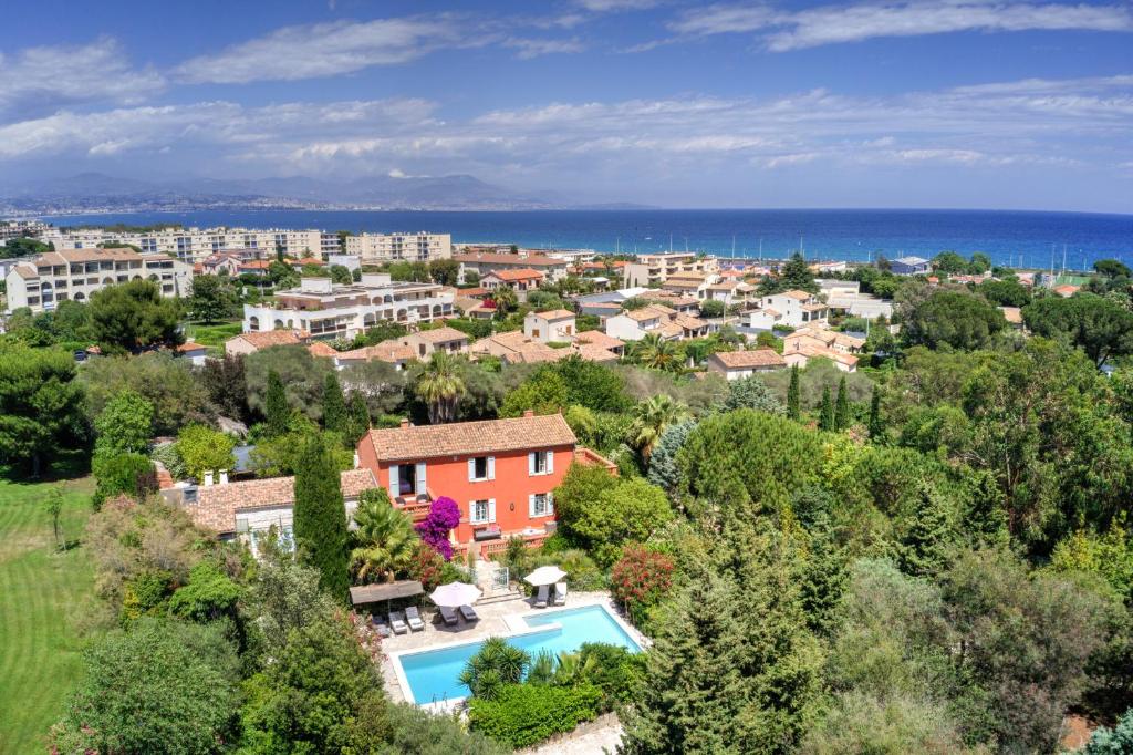 an aerial view of a villa with a swimming pool at Bastide Les Cigales in Antibes
