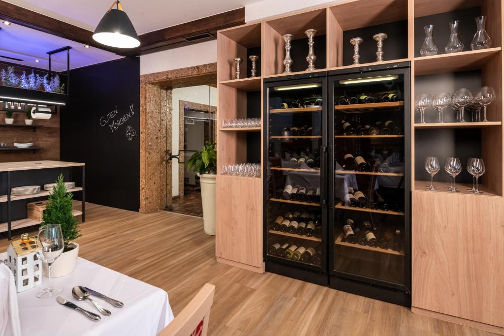 Nápoje v ubytování Familiengut Hotel Burgstaller
