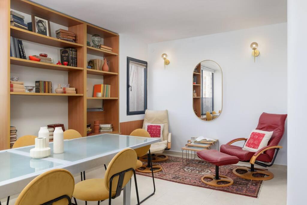 a dining room with a table and chairs at Neta's Central Gem with Bomb Shelter in Tel Aviv in Tel Aviv