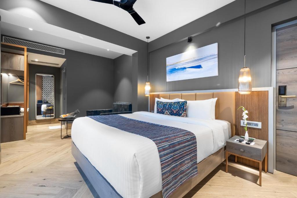 Postel nebo postele na pokoji v ubytování Clarion Hotel Ocean Palms Goa