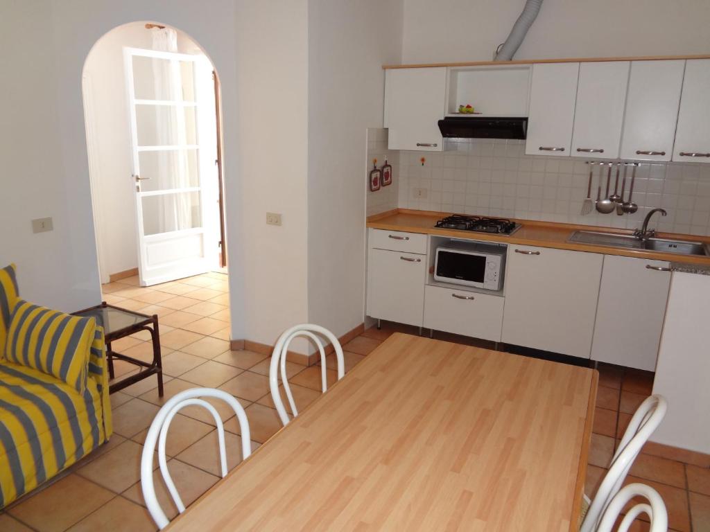 Kuchyň nebo kuchyňský kout v ubytování Residence Le Mimose