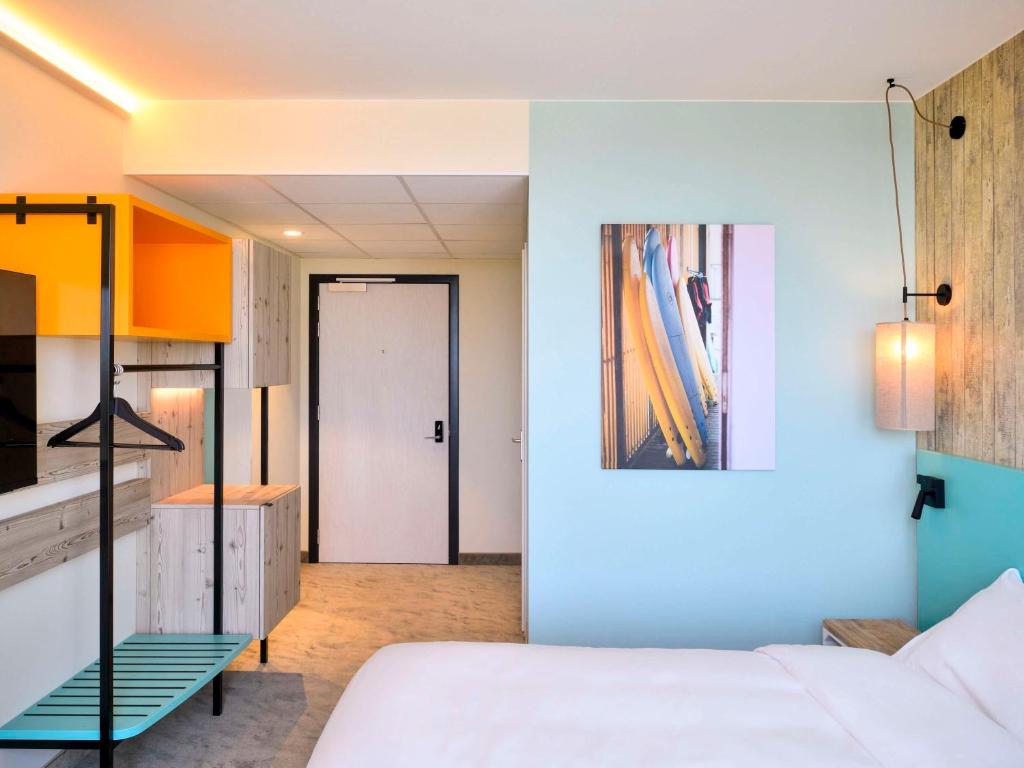Postel nebo postele na pokoji v ubytování ibis Styles Bredene