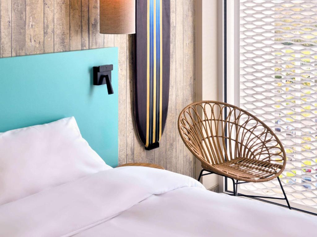 Postel nebo postele na pokoji v ubytování ibis Styles Bredene