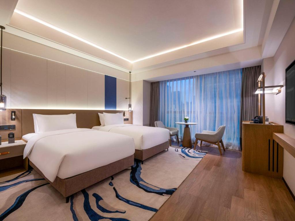 Postel nebo postele na pokoji v ubytování Novotel Shanghai JingAn