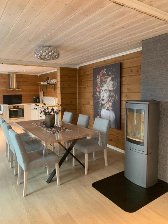 a kitchen and dining room with a table and chairs at Villa Flo in Stryn