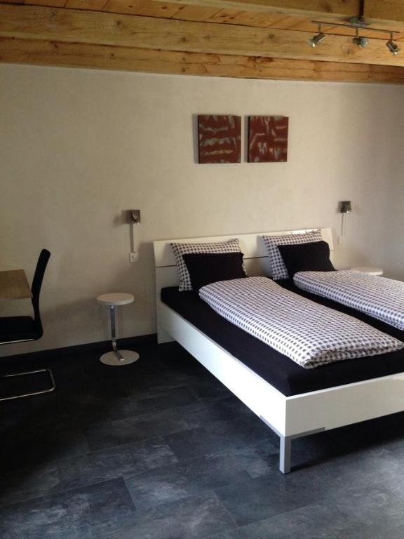 a bedroom with two beds and a table at CS Casa Serena in Vairano