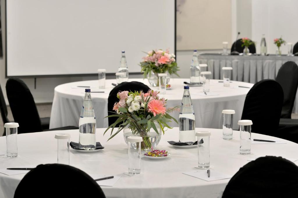 Reštaurácia alebo iné gastronomické zariadenie v ubytovaní Athenaeum Grand Hotel