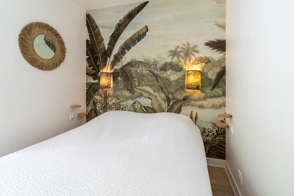 Posteľ alebo postele v izbe v ubytovaní Beautiful flat with swimming pool tennis court and private car parking 109