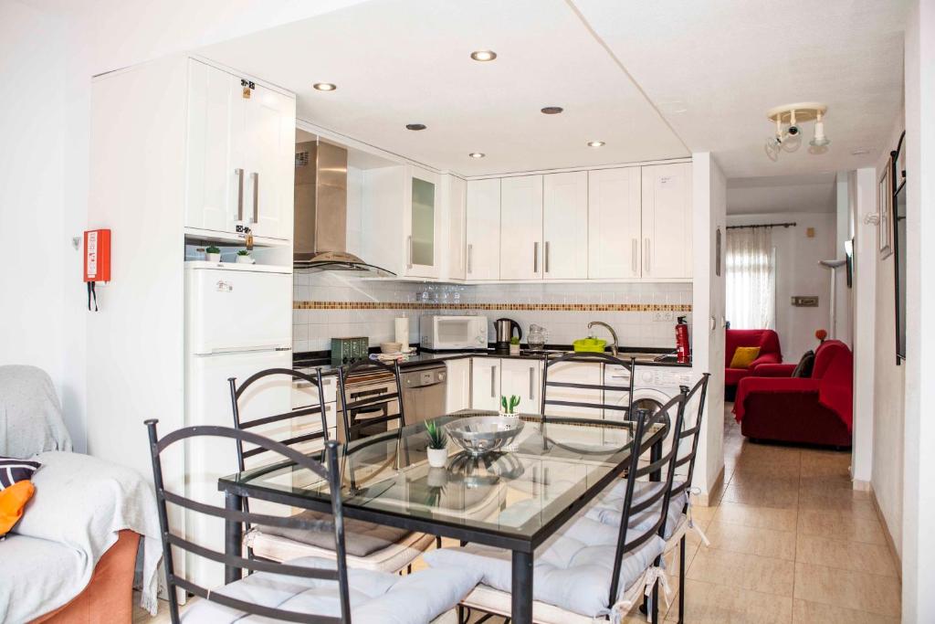 Kuchyň nebo kuchyňský kout v ubytování La Manga Club 2 Bed Apartment Great location