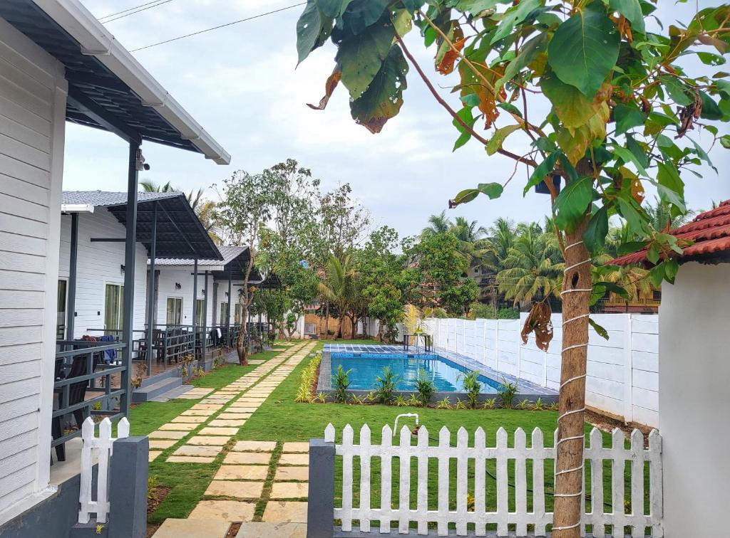 Bazén v ubytování Rashiva Resort nebo v jeho okolí