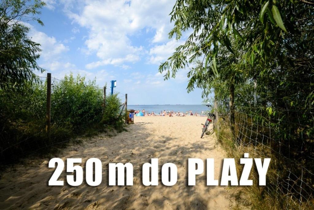 a beach with the words m do play on it at Willa Nadmorska in Gdańsk