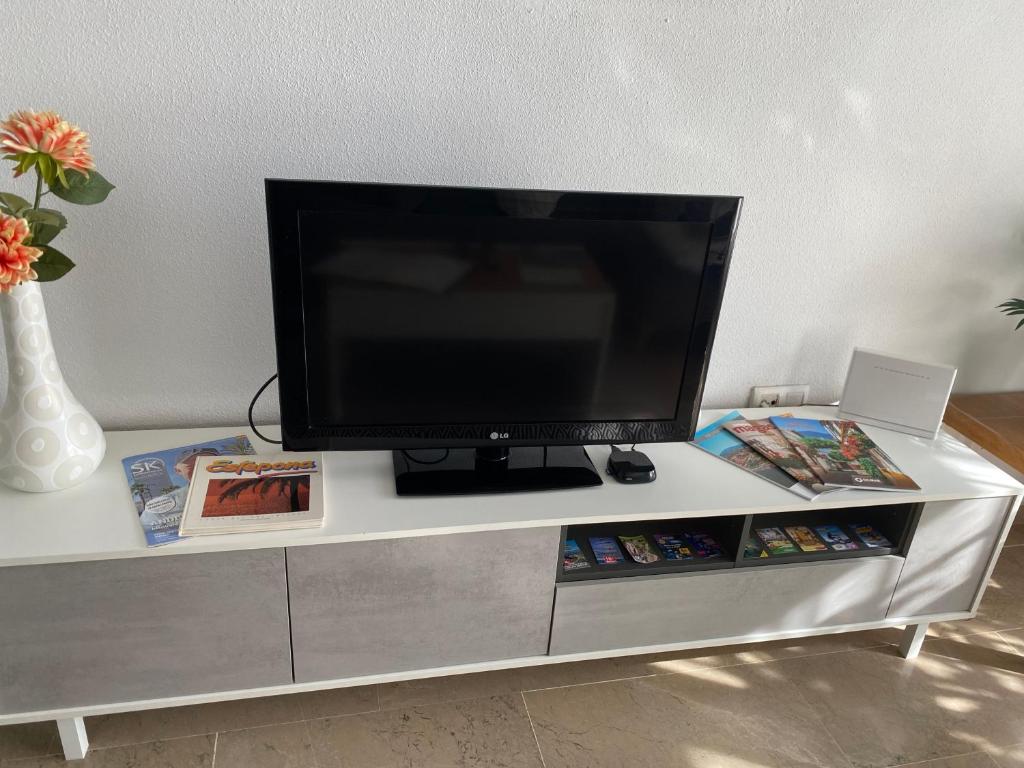 TV a/nebo společenská místnost v ubytování Marina Apartment Beach