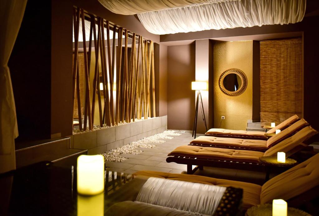 A seating area at Rhodopi Home Hotel Chepelare - Half Board & All inclusive