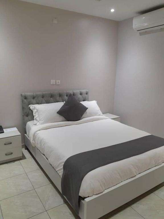 Postel nebo postele na pokoji v ubytování HOTEL LAVAL