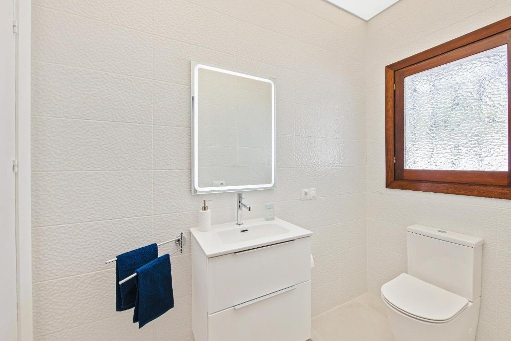 Zdjęcie z galerii obiektu Luxurious Villa just 200m from the Beach! w mieście Estepona