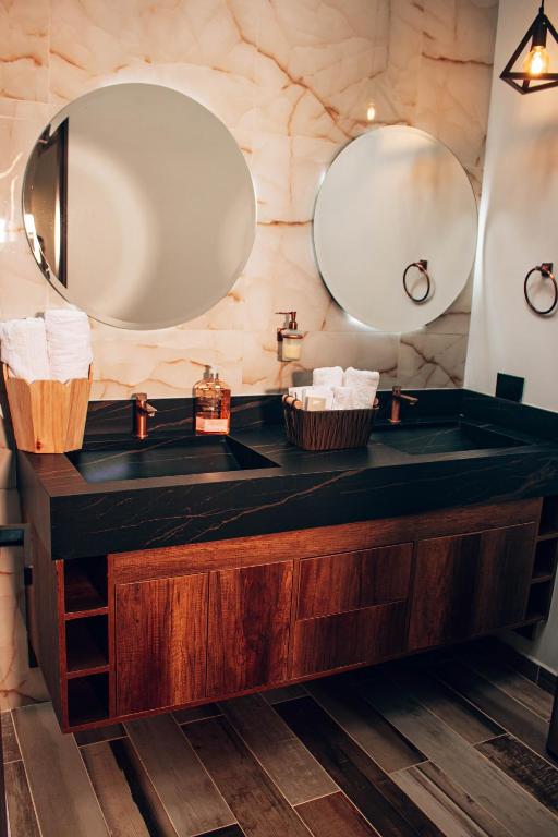 Koupelna v ubytování Örök Hotel