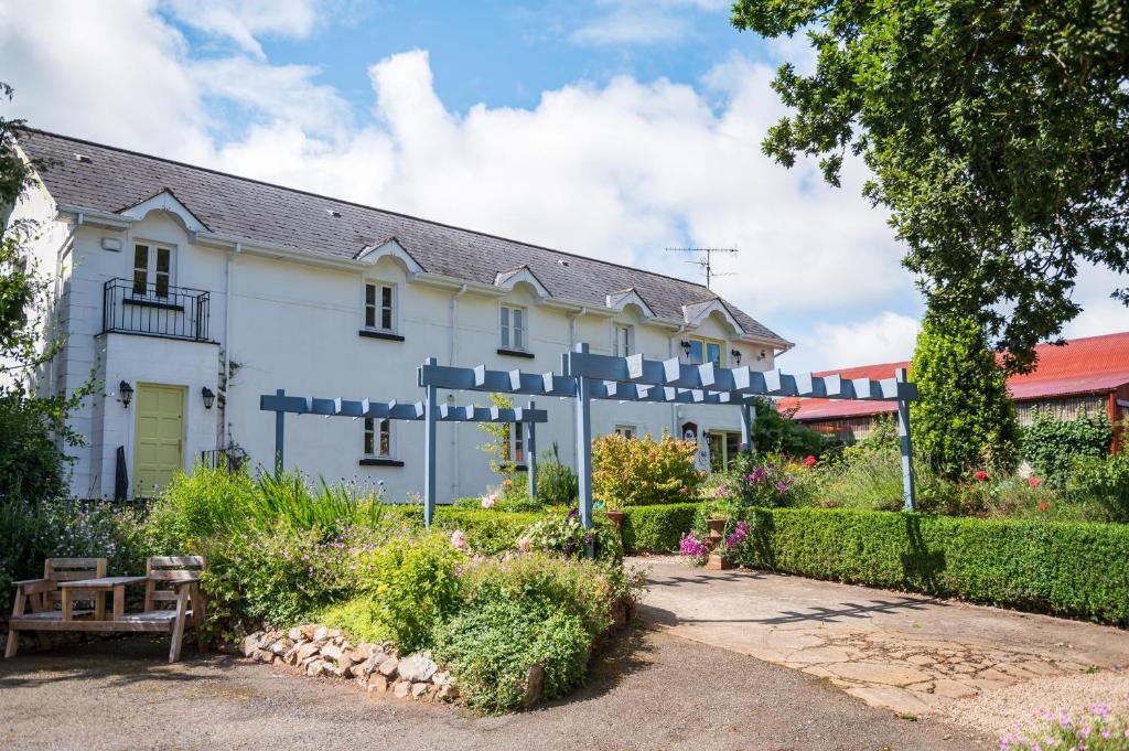 Ballyknocken Milking Parlour Self Catering Apartment, Coolnakilly (updated prices 2024)