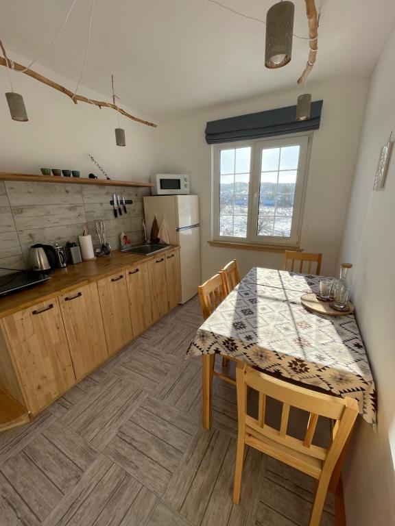 Kuchyň nebo kuchyňský kout v ubytování Nafta Aparts & Villas