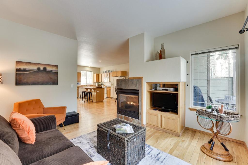 a living room with a couch and a fireplace at Klamath Falls Townhome with Deck and Resort Amenities! in Klamath Falls