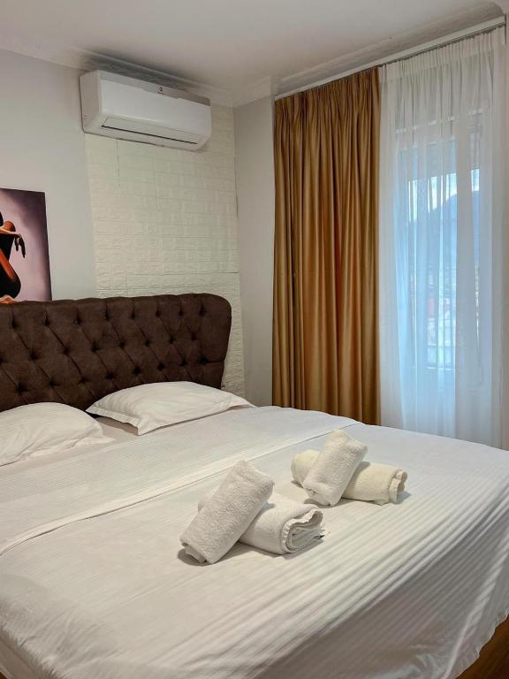 Roes Apartments - Image 2