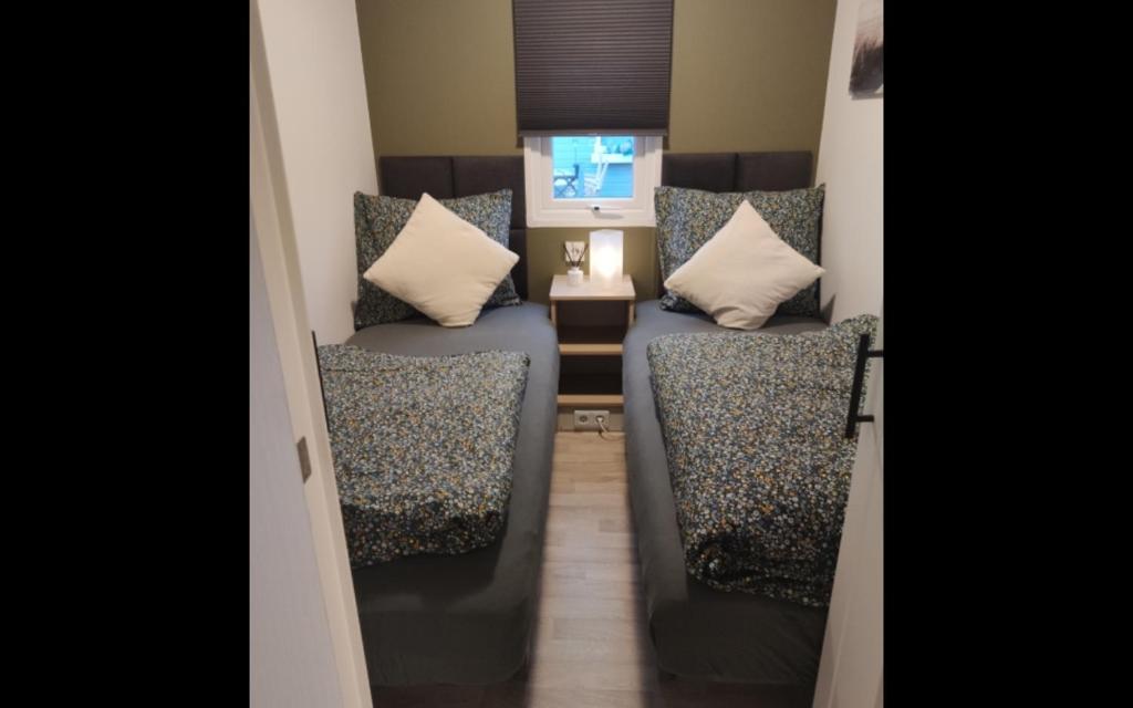 Postel nebo postele na pokoji v ubytování Chalet Olive im Park De Veerstal