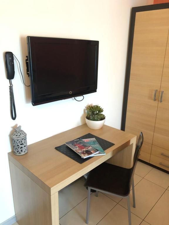 TV a/nebo společenská místnost v ubytování BE HOME Fiera