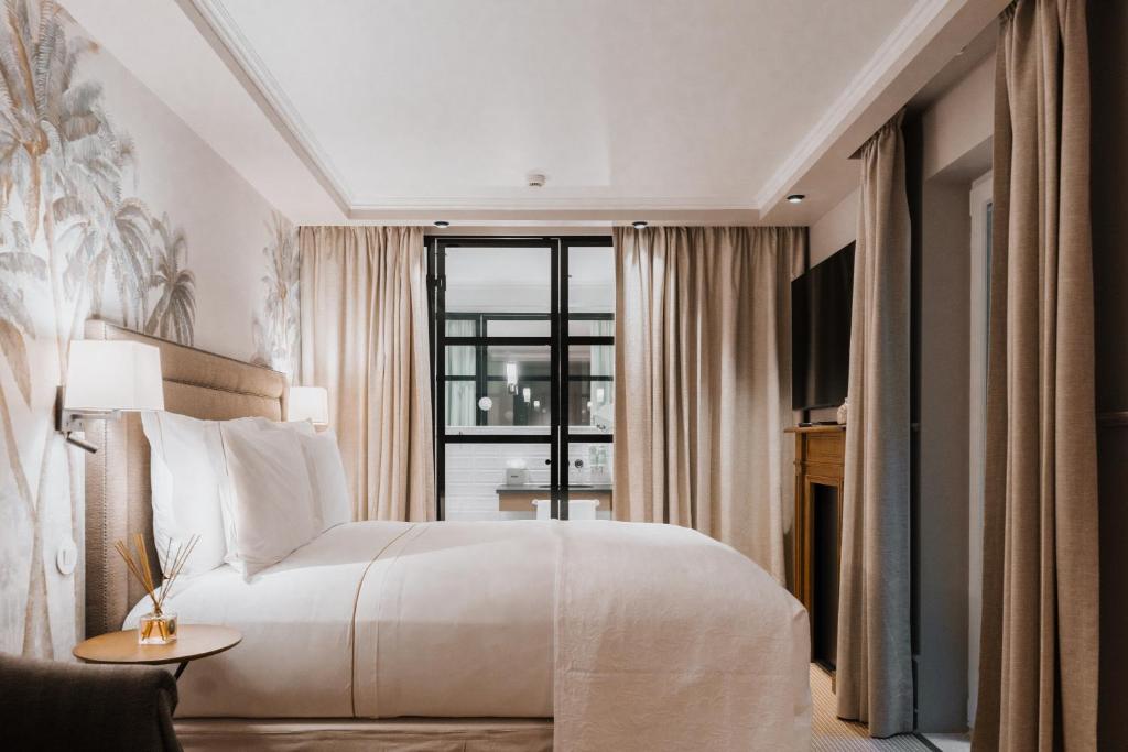 
Deluxe Double or Twin Room with Interior View
